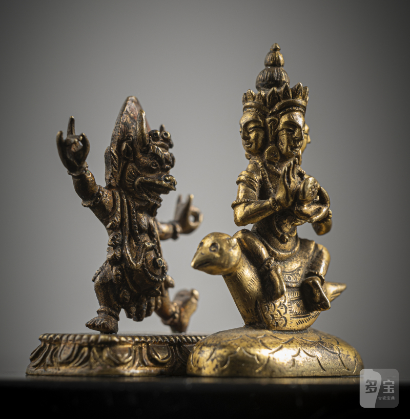 TWO GILT-BRONZE FIGURINES OF A LOCAL DIVINITY AND YAMA - 图3